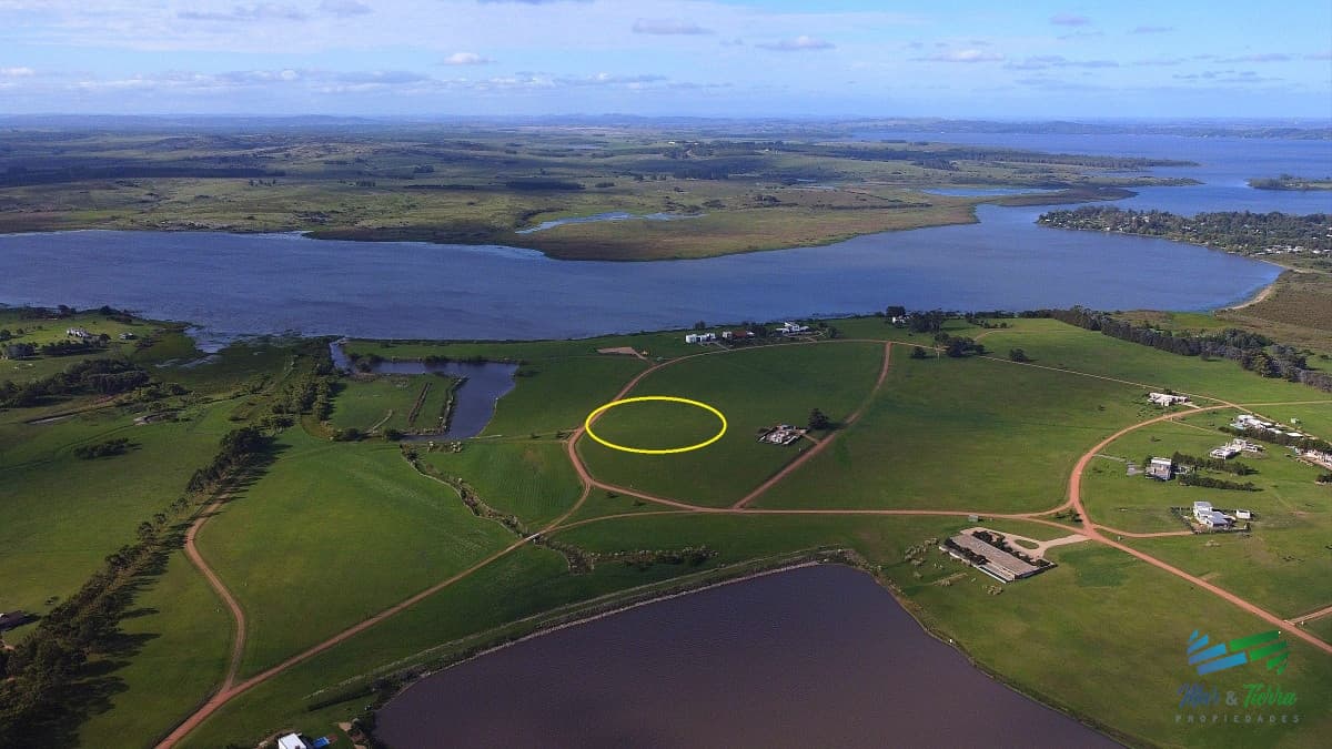 Venta de terreno en Laguna de los Cisnes