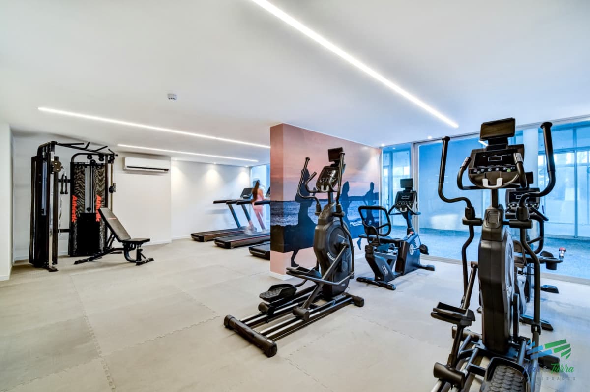 En venta apartamento 1 dormitorio con servicios en Ocean Drive Country, Punta del Este.