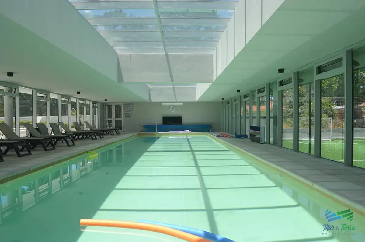 En venta apartamento 1 dormitorio con servicios en Ocean Drive Country, Punta del Este.