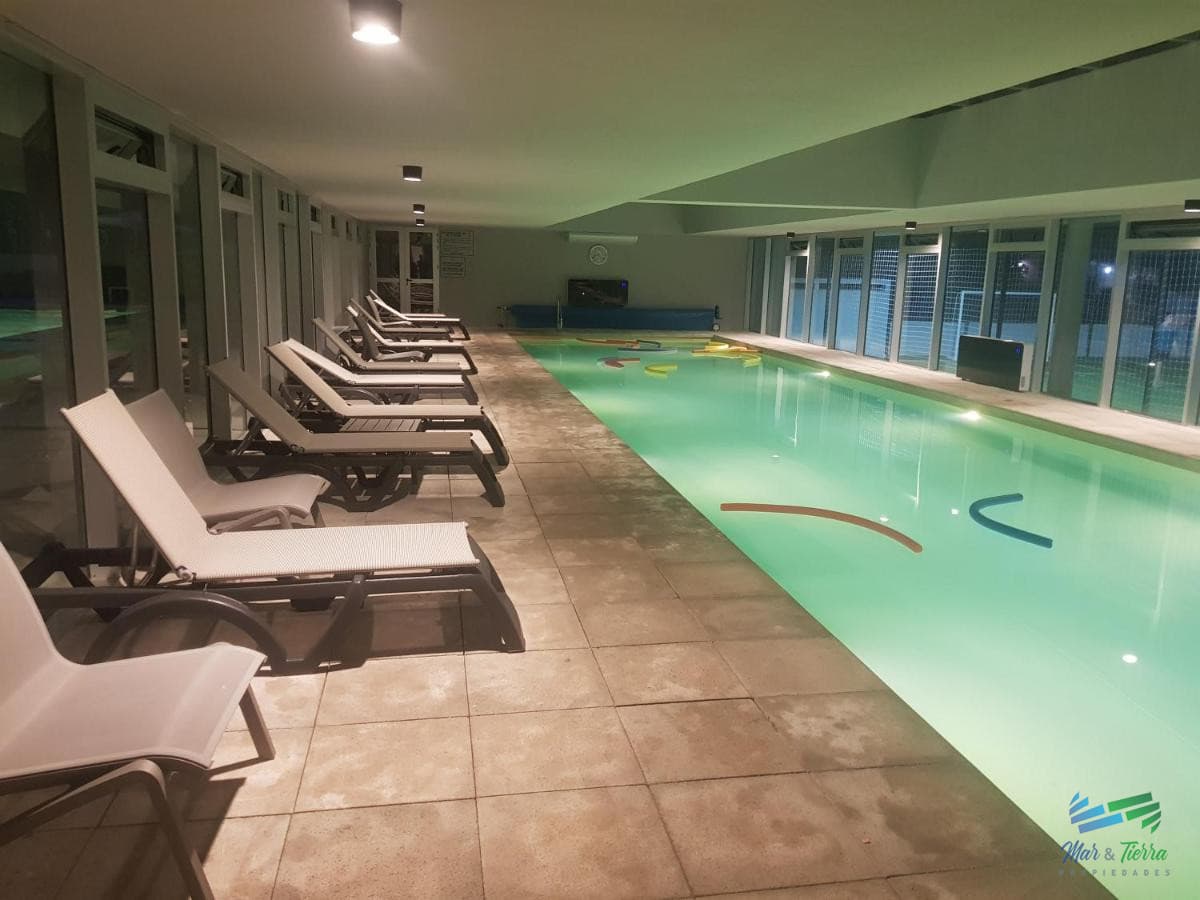 En venta apartamento 1 dormitorio con servicios en Ocean Drive Country, Punta del Este.