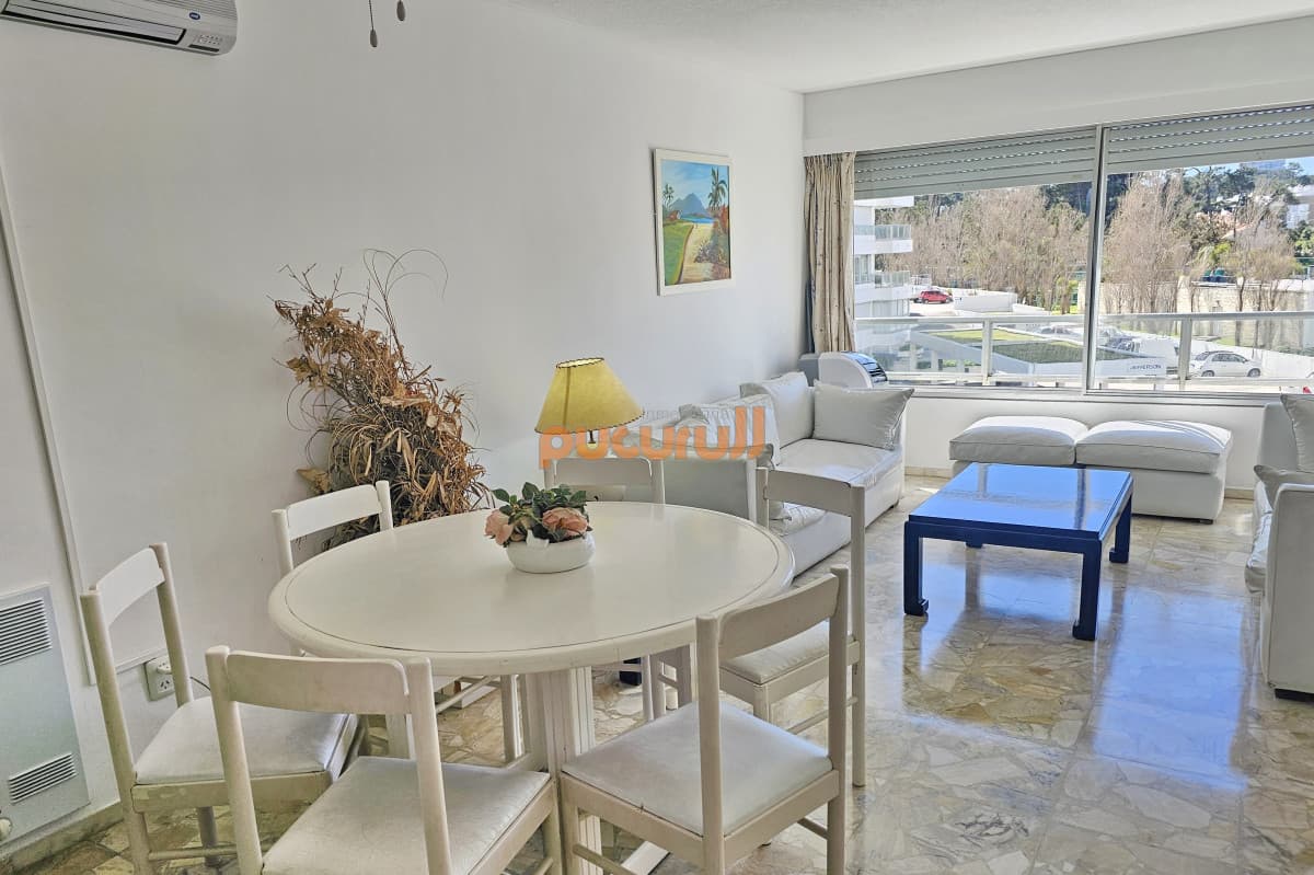 Vendo apartamento 2,5 dormitorios en playa mansa, complejo Lincoln Center, Punta del Este.