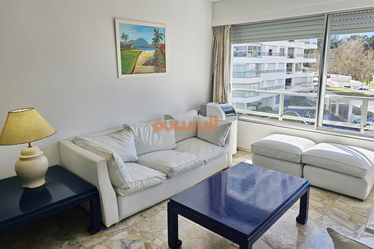 Vendo apartamento 2,5 dormitorios en playa mansa, complejo Lincoln Center, Punta del Este.