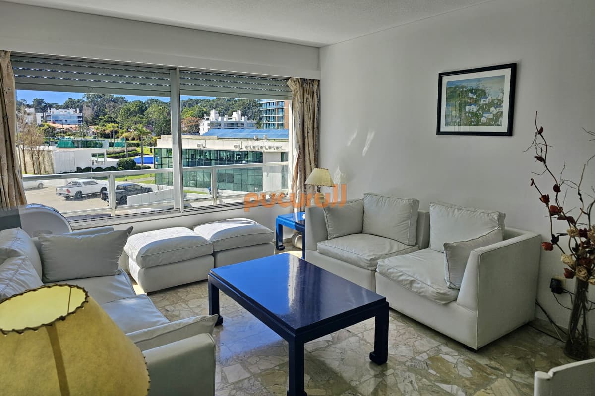 Vendo apartamento 2,5 dormitorios en playa mansa, complejo Lincoln Center, Punta del Este.
