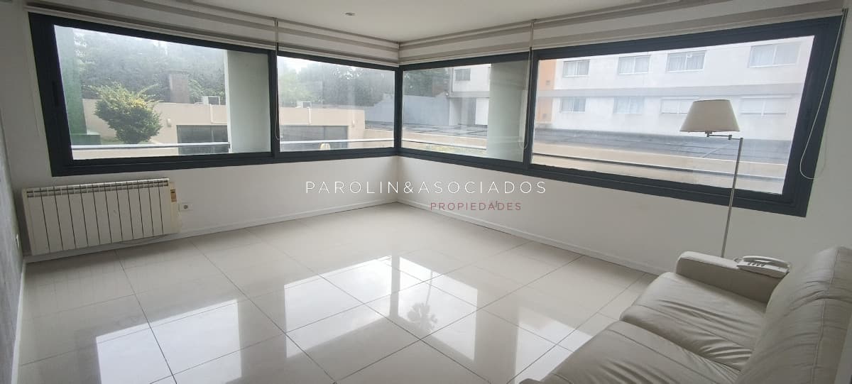 Apartamento en venta de 3 dormitorios en Torres Barcelona, Punta del Este.