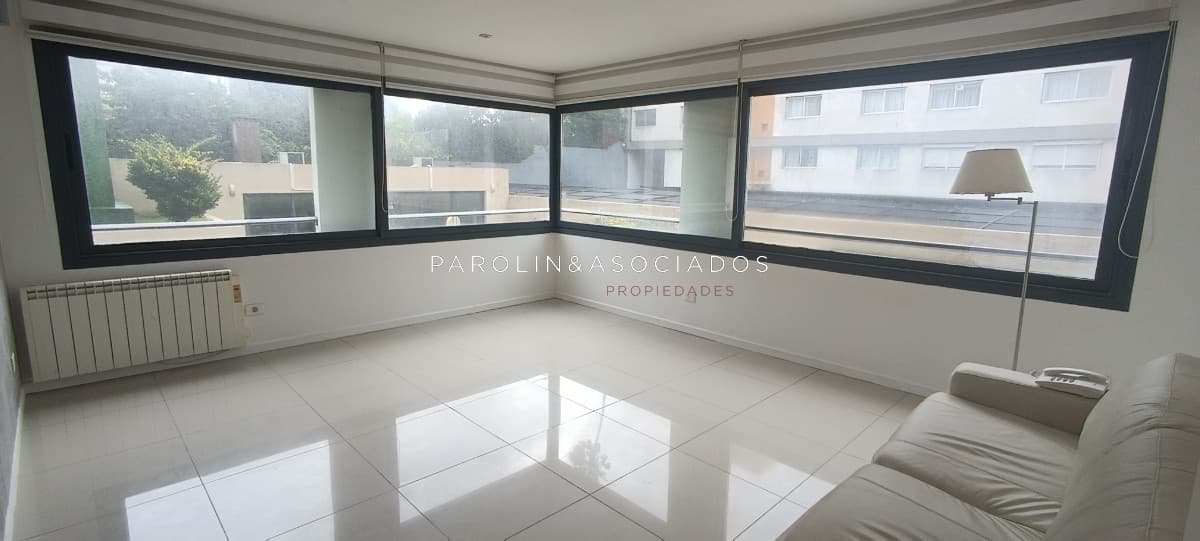 Apartamento en venta de 3 dormitorios en Torres Barcelona, Punta del Este.