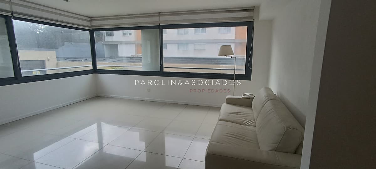 Apartamento en venta de 3 dormitorios en Torres Barcelona, Punta del Este.