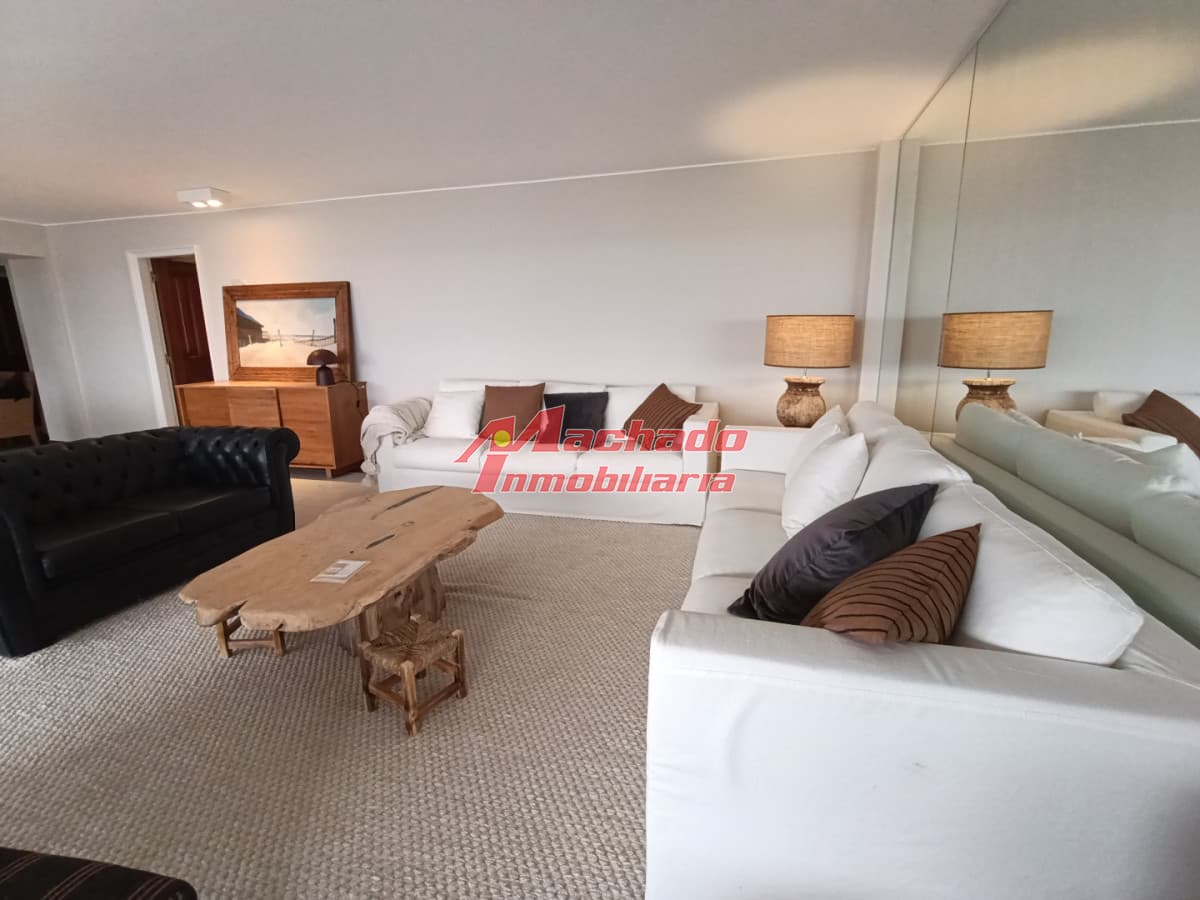 Apartamento frente al Puerto en Península, Punta del Este