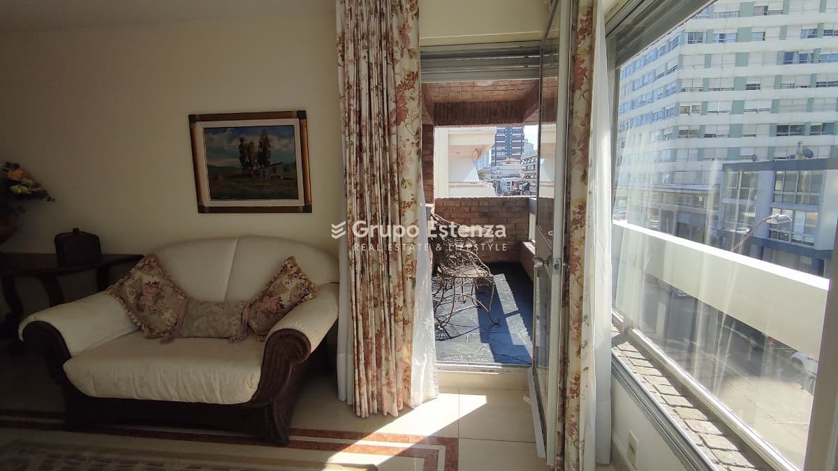 Apartamento de 3 dormitorios, pent house, Punta del Este*