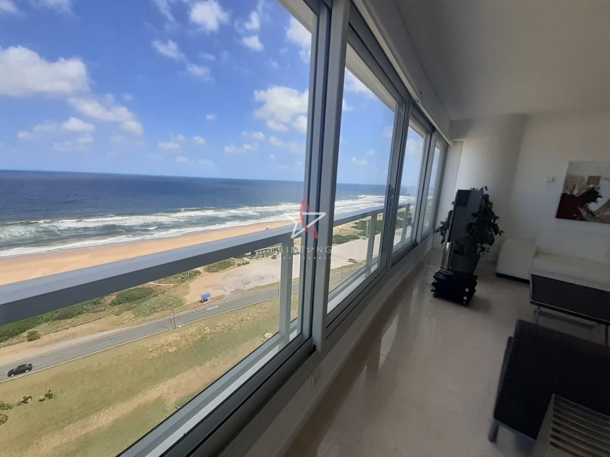 APARTAMENTO, 3 DORM EN SUITE MAS SERVICIO, PLAYA BRAVA, PUNTA DEL ESTE, VENTA Y ALQUILER - Bintang Propiedades