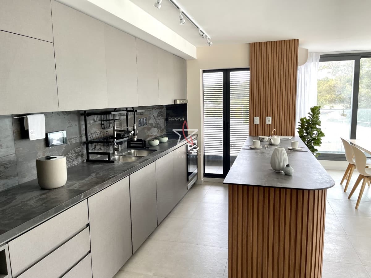 Apartamento, 2 dormitorios,2 baños, Carrasco, Montevideo, Venta - Bintang Propiedades