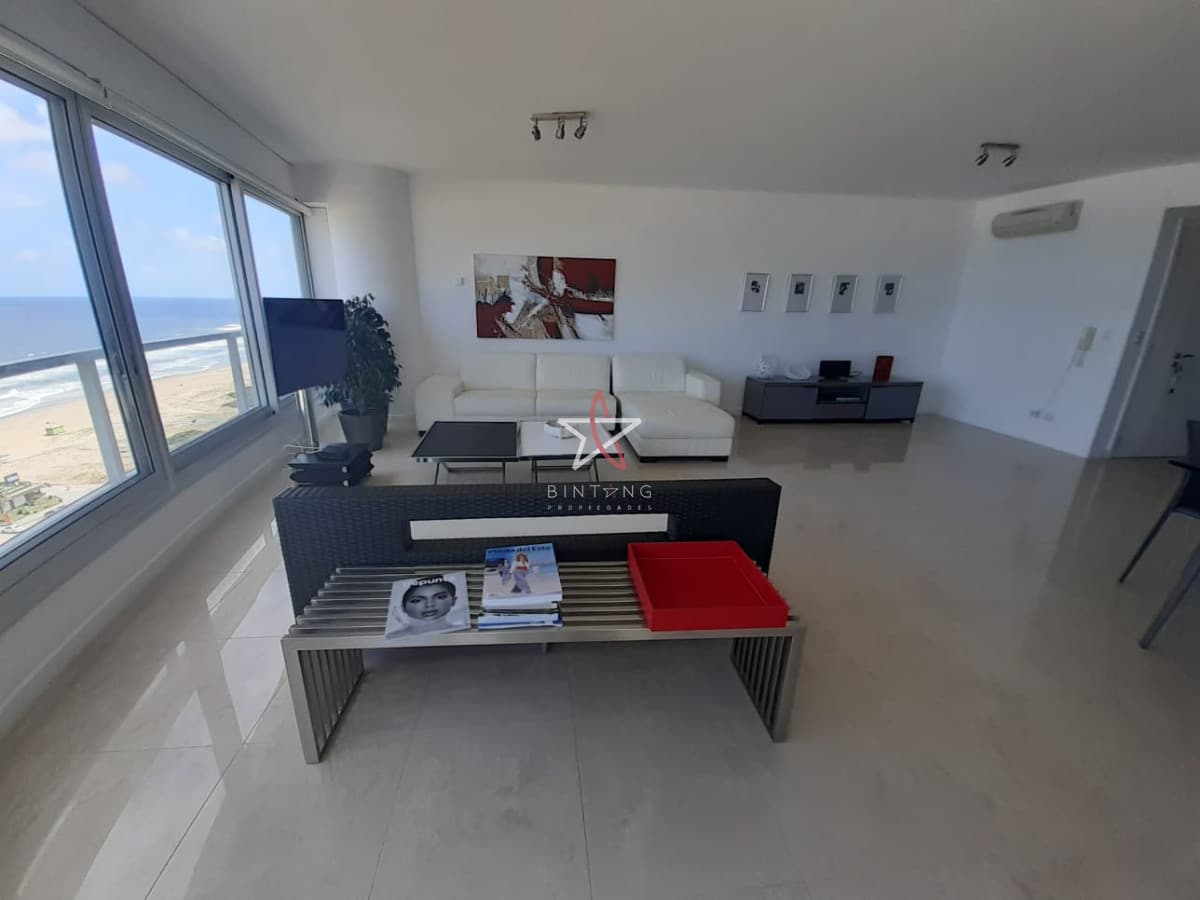 APARTAMENTO, 3 DORM EN SUITE MAS SERVICIO, PLAYA BRAVA, PUNTA DEL ESTE, VENTA Y ALQUILER - Bintang Propiedades
