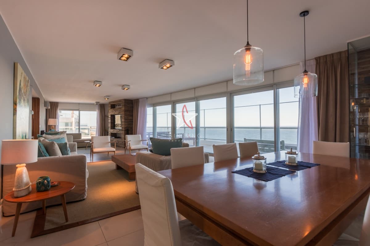 APARTAMENTO PENTHOUSE, 4 DORMITORIOS Y DEPENDENCIA, BRAVA, PUNTA DEL ESTE, VENTA - Bintang Propiedades