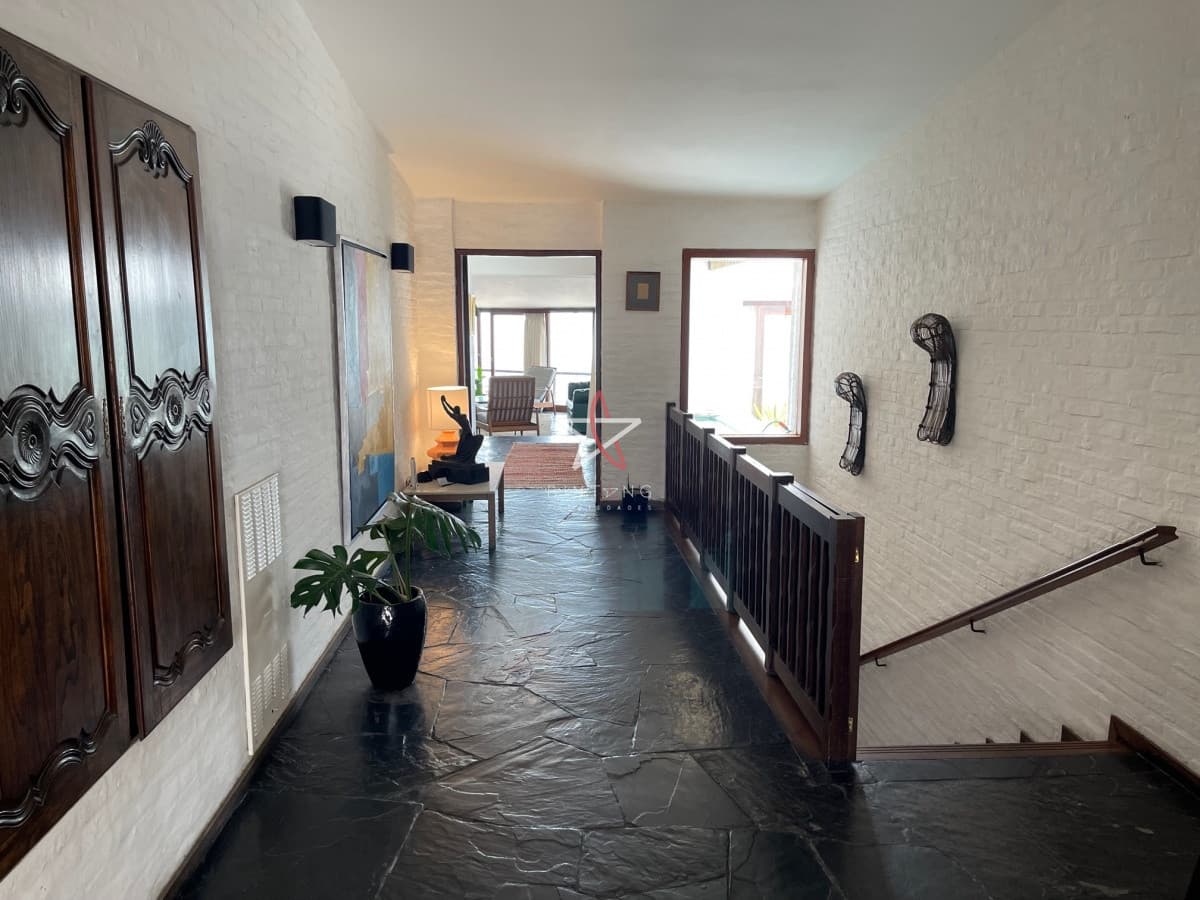 CASA, 5 DORMITORIOS, 5 BAÑOS, PLAYA BRAVA, VENTA - Bintang Propiedades