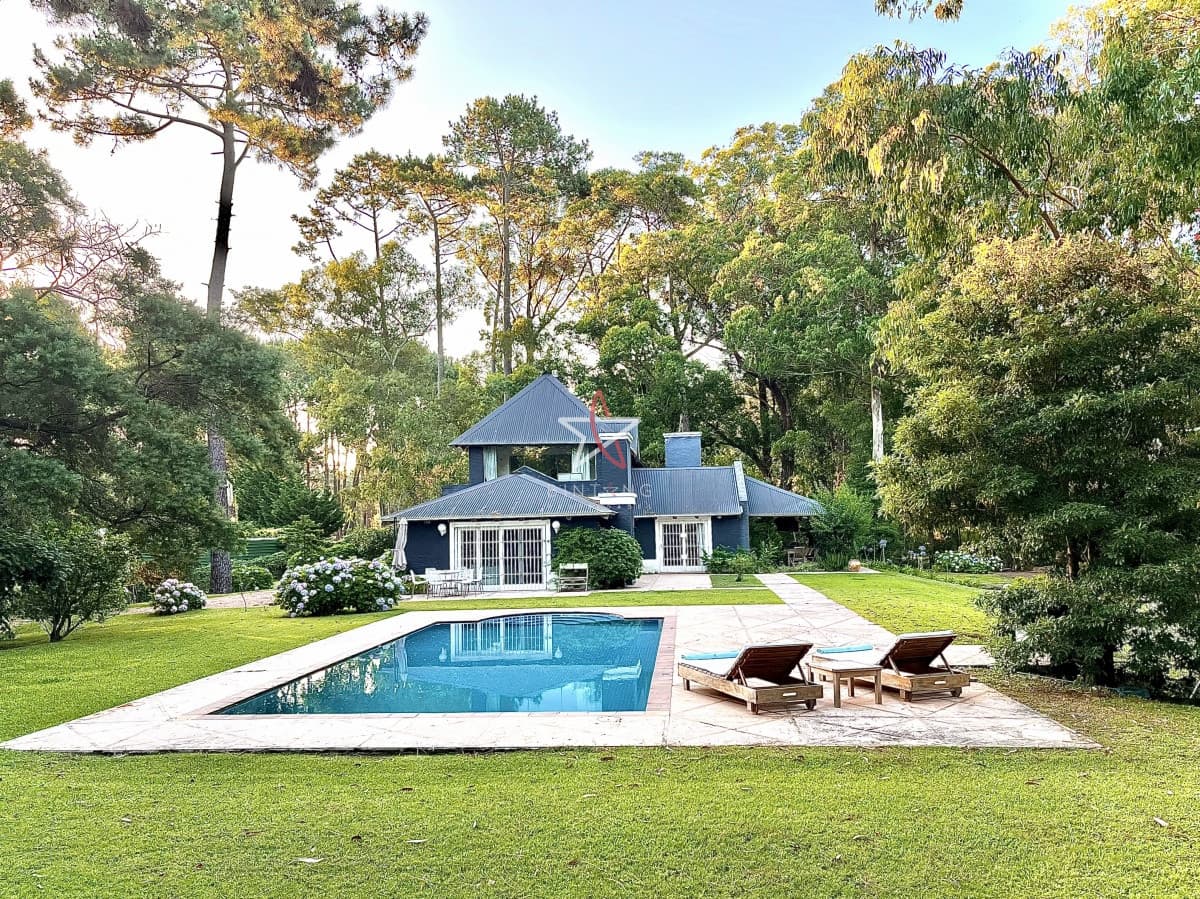 Casa, 4 dorm y dep, Punta del Este, Parque Burnett, Venta  - Bintang Propiedades