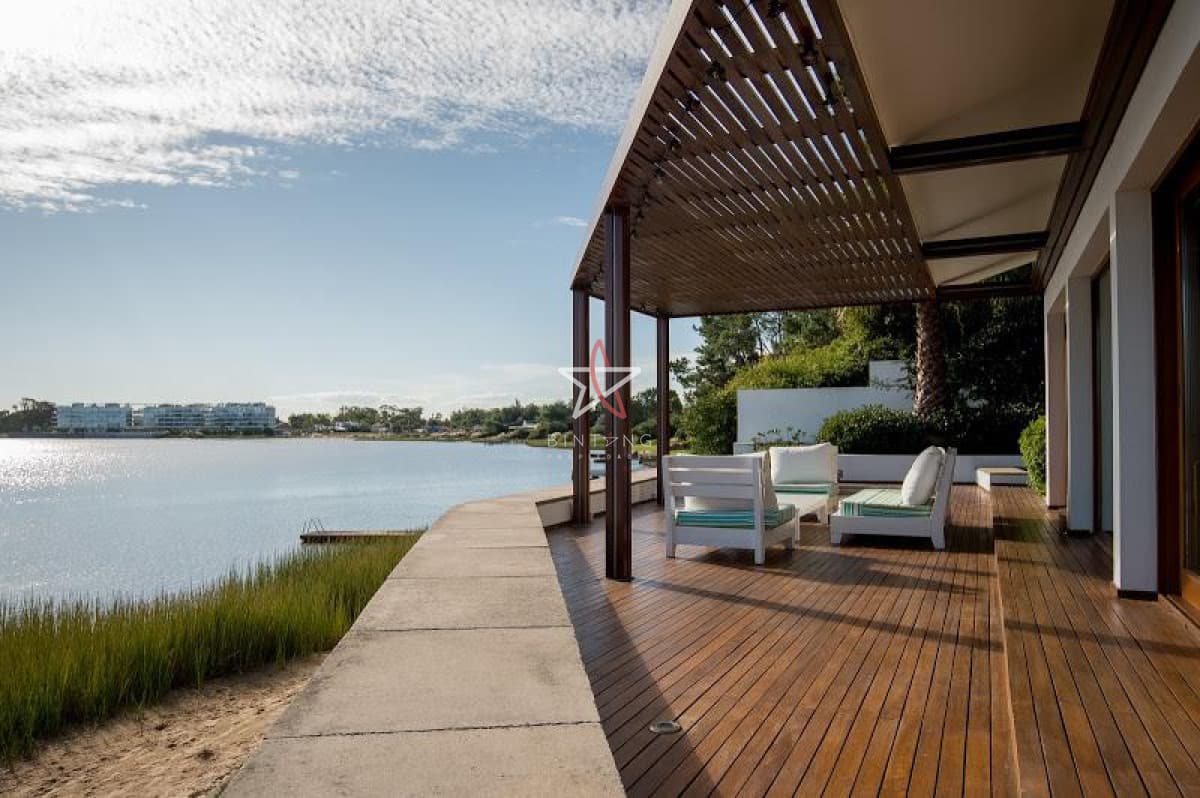 CASA, 5 DORMITORIOS, 4 BAÑOS, LA BARRA, VENTA - Bintang Propiedades