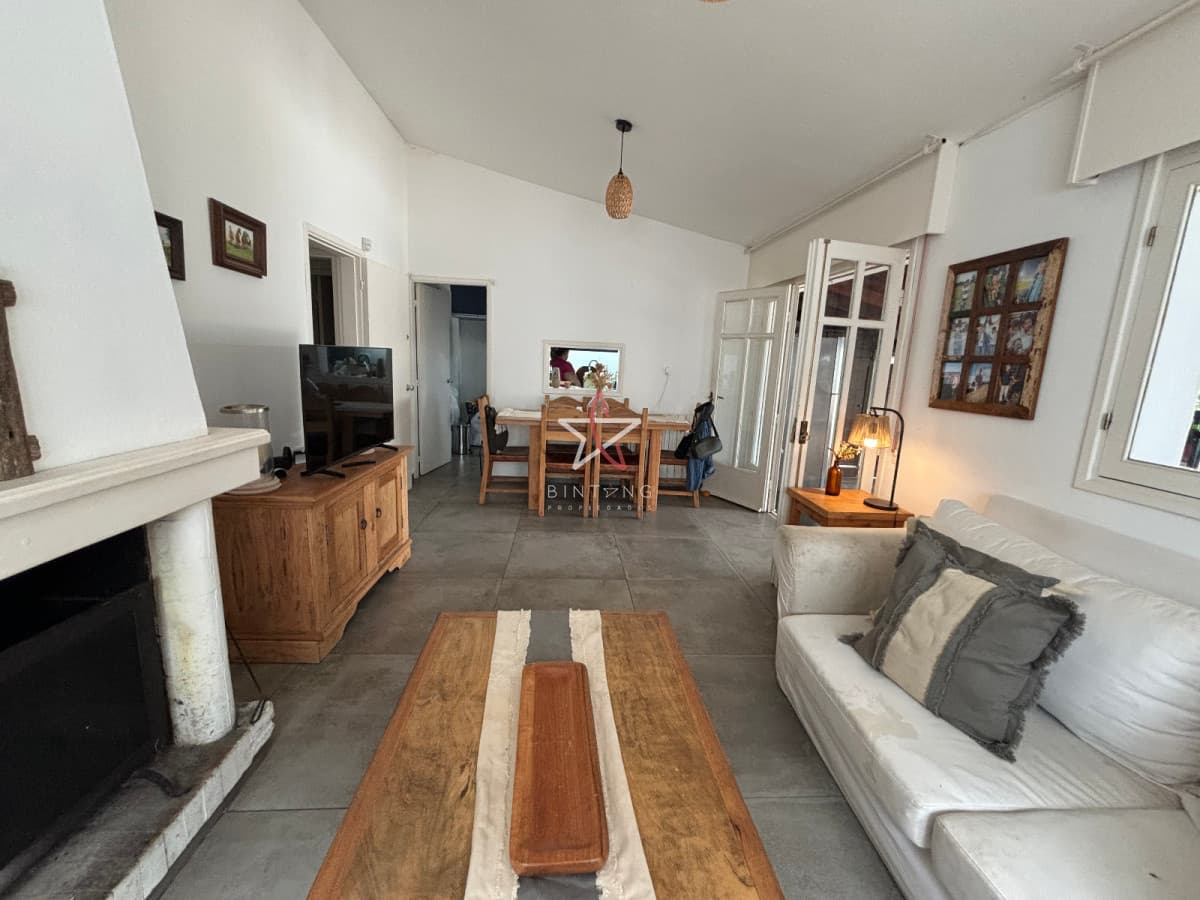 Venta, Casa, Carrasco, 4 Dormitorio, 3 Baños, Fondo, Parrillero - Bintang Propiedades