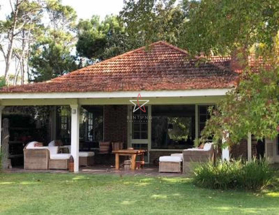 CASA, 5 DORM + DEP DE SERVICIO, PLAYA MANSA, PUNTA DEL ESTE,  ALQUILER - Bintang Propiedades