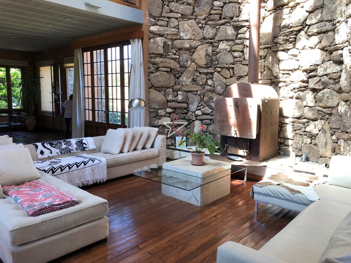 CASA, 5 DORM + DEP. SERVICIO, BARRIO PRIVADO, LA ARBOLADA, PUNTA DEL ESTE, VENTA Y AQUILER - Bintang Propiedades