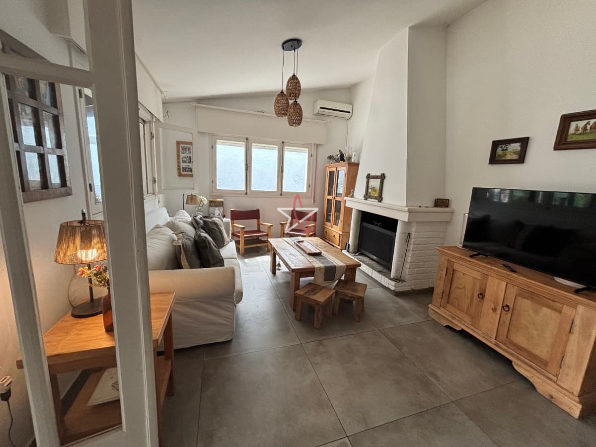 Venta, Casa, Carrasco, 4 Dormitorio, 3 Baños, Fondo, Parrillero - Bintang Propiedades