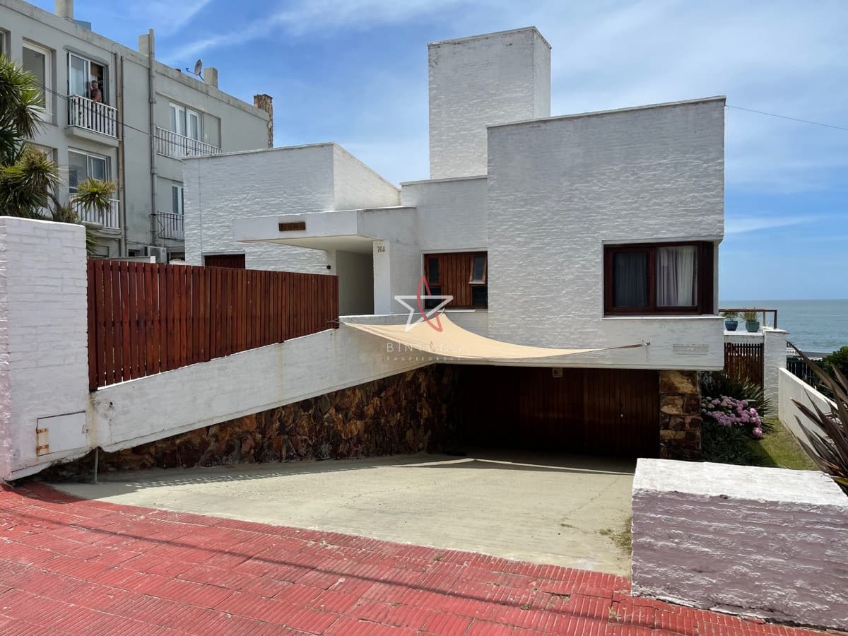 CASA, 5 DORMITORIOS, 5 BAÑOS, PLAYA BRAVA, VENTA - Bintang Propiedades