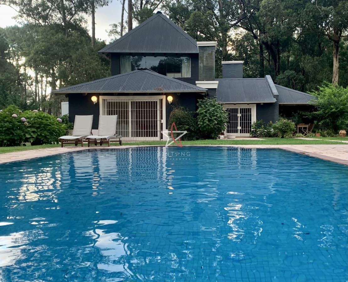Casa, 4 dorm y dep, Punta del Este, Parque Burnett, Venta  - Bintang Propiedades