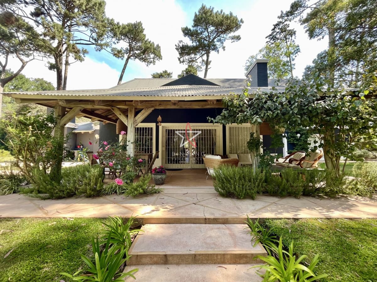 Casa, 4 dorm y dep, Punta del Este, Parque Burnett, Venta  - Bintang Propiedades