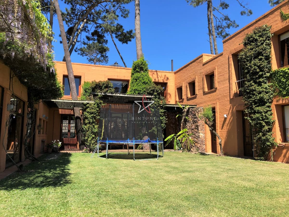 CASA, 5 DORM + DEP. SERVICIO, BARRIO PRIVADO, LA ARBOLADA, PUNTA DEL ESTE, VENTA Y AQUILER - Bintang Propiedades