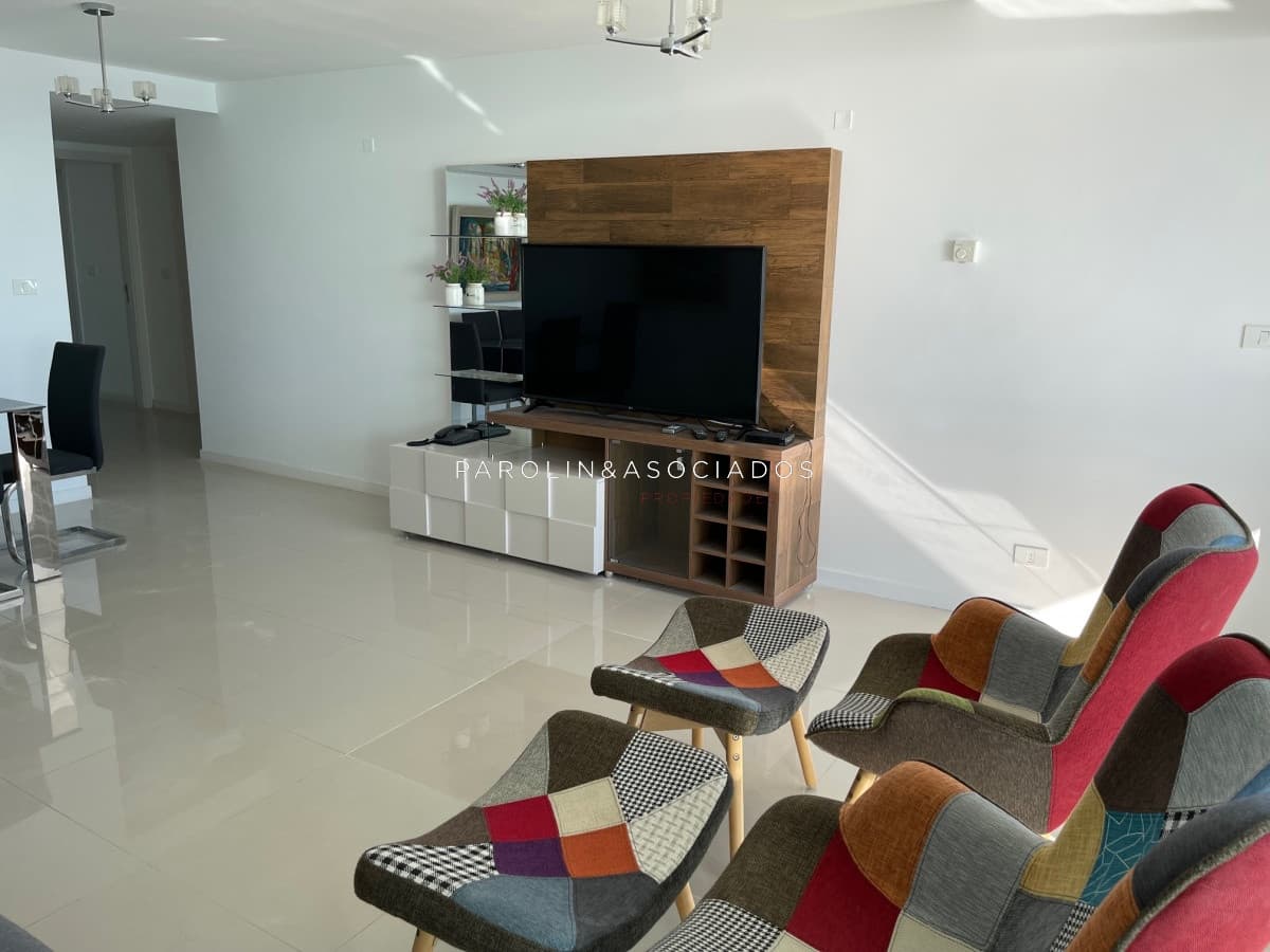 Apartamento, 2 dorm y dep, Penthouse, Playa Mansa, Alquiler Y venta