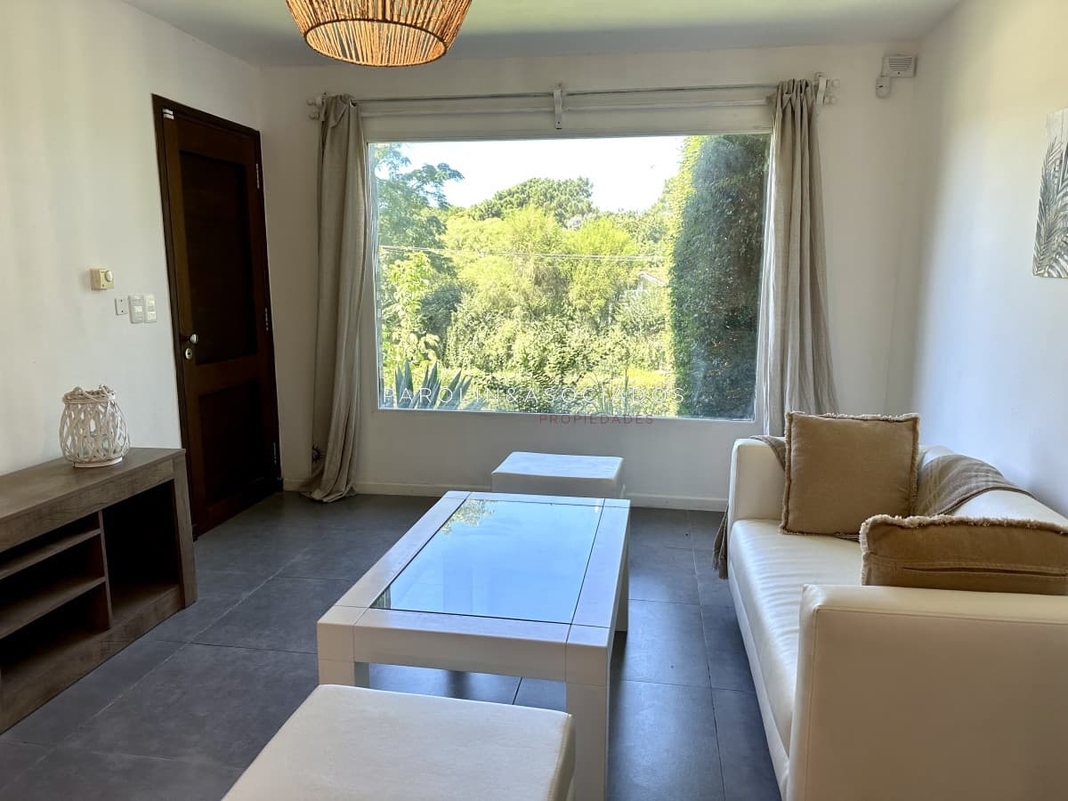 Casa en Venta de 3 Dormitorios en Jardines de Cordoba, Punta del Este