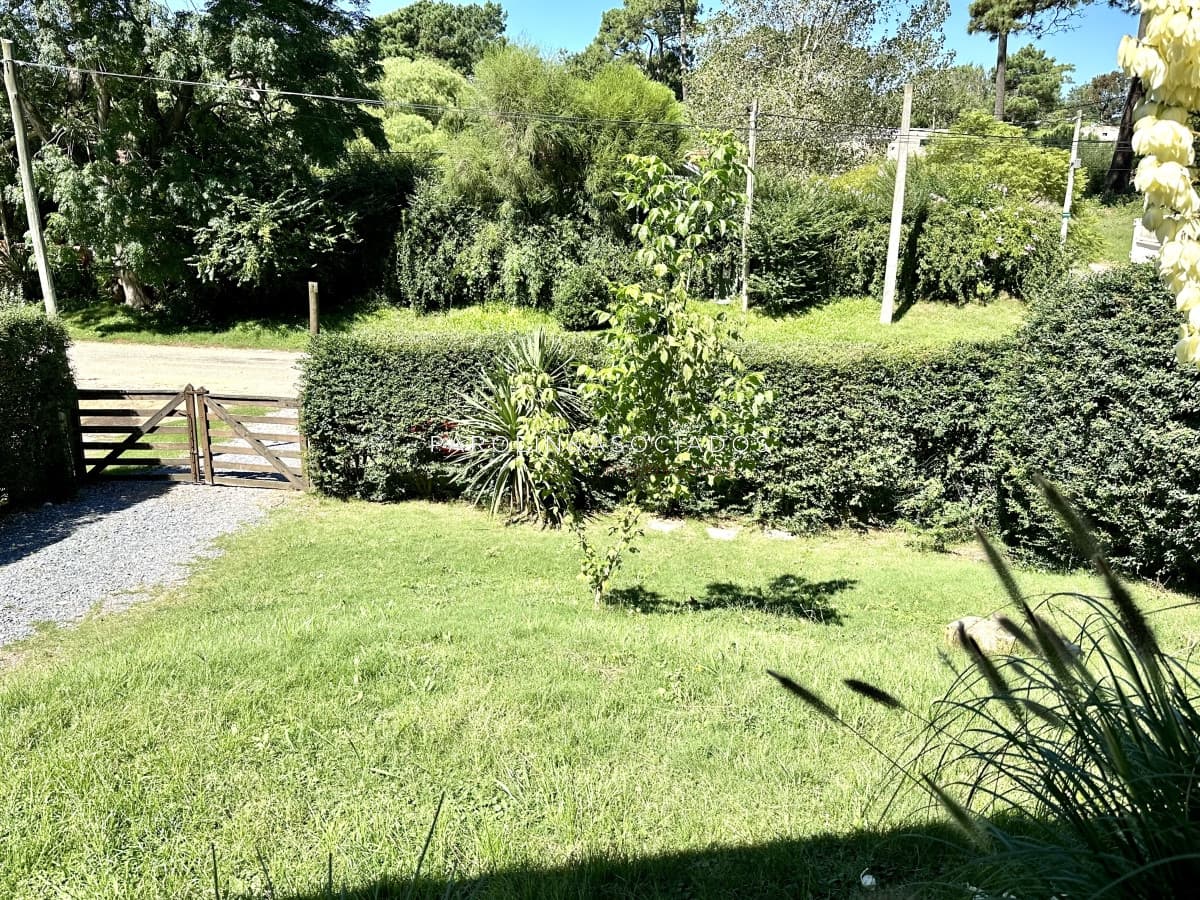 Casa en Venta de 3 Dormitorios en Jardines de Cordoba, Punta del Este