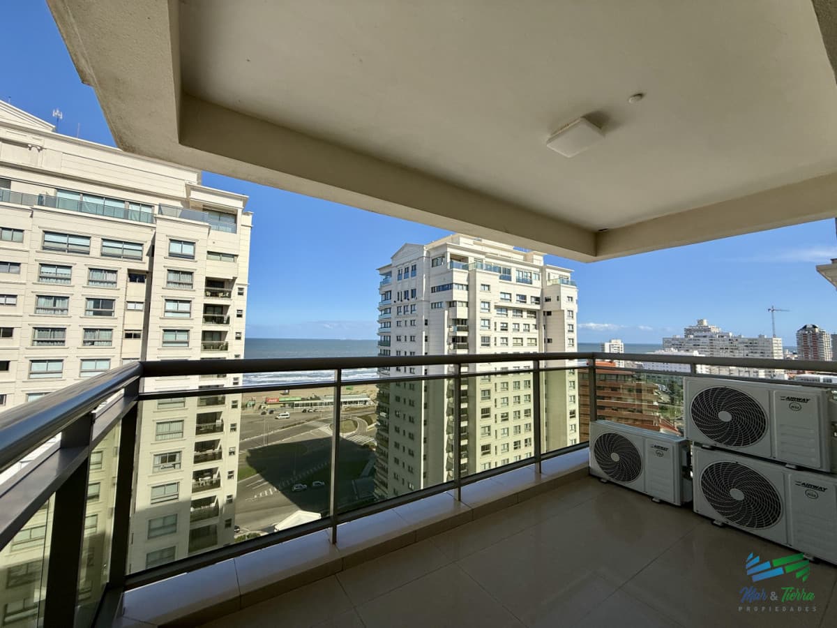 En venta apartamento 2 dormitorios en Imperiale, Playa Brava, Punta del Este