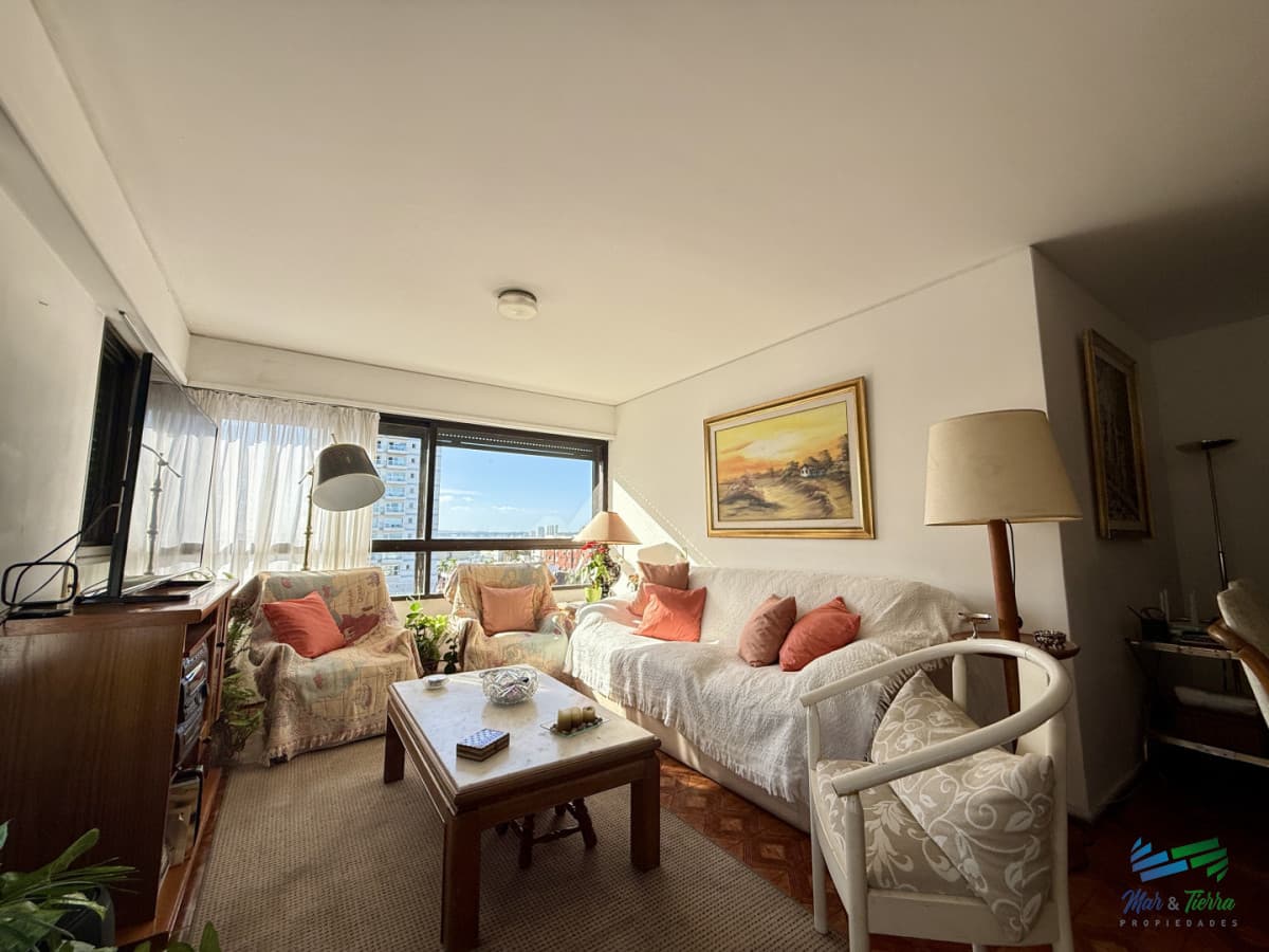 En Venta Amplio Apartamento en Torre Amalfi  Playa Mansa