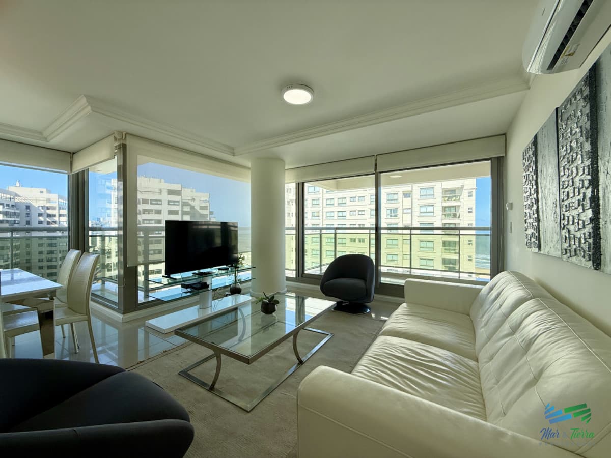 En venta apartamento 2 dormitorios en Imperiale, Playa Brava, Punta del Este