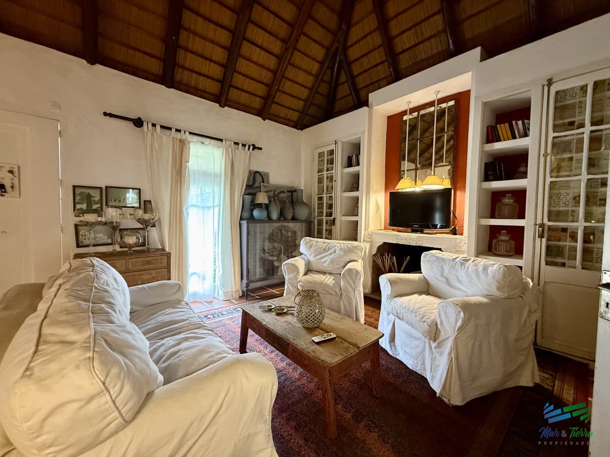 En venta casa 4 dormitorios con piscina en Pinares, Punta del Este