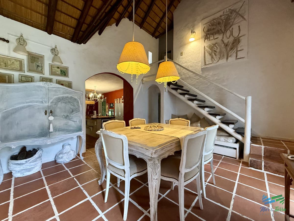 En venta casa 4 dormitorios con piscina en Pinares, Punta del Este