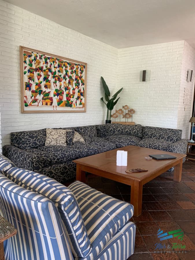 HERMOSA CASA CON MUY BUEN PARQUE EN MANSA