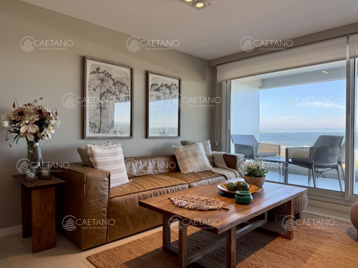 Apartamento en Venta en Edificio HORIZONTE  Primera línea sobre Playa Mansa, Parada 20