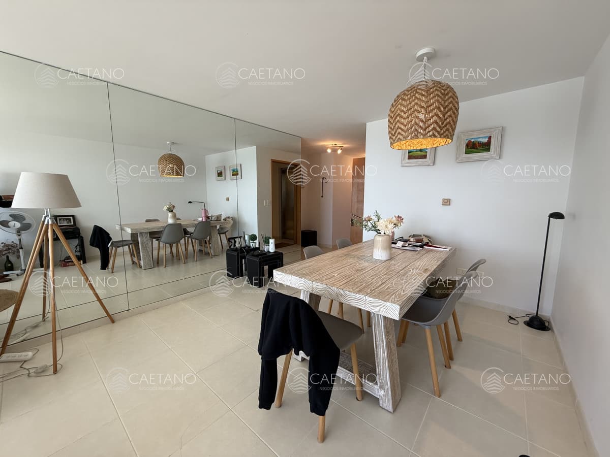 Apartamento en venta 2 dormitorios Playa Mansa, Punta del Este.