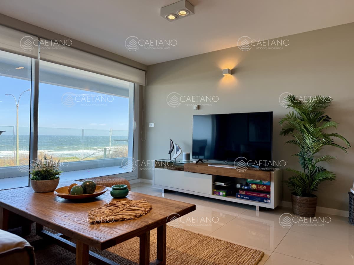 Apartamento en Venta en Edificio HORIZONTE  Primera línea sobre Playa Mansa, Parada 20