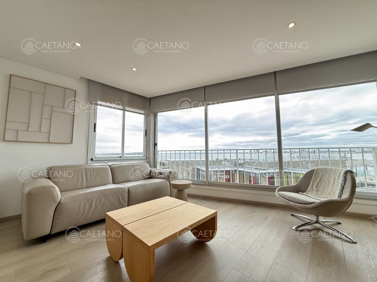 Apartamento en venta en Edificio Dársena frente al puerto de Punta del este