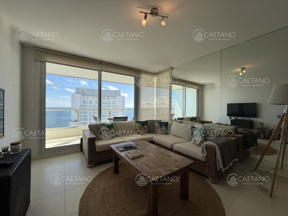 Apartamento en venta 2 dormitorios Playa Mansa, Punta del Este.