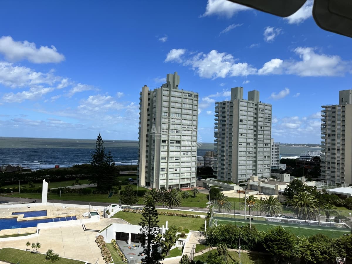 Punta del Este, APTO Torre Madison de 1 dormitorio y medio !!