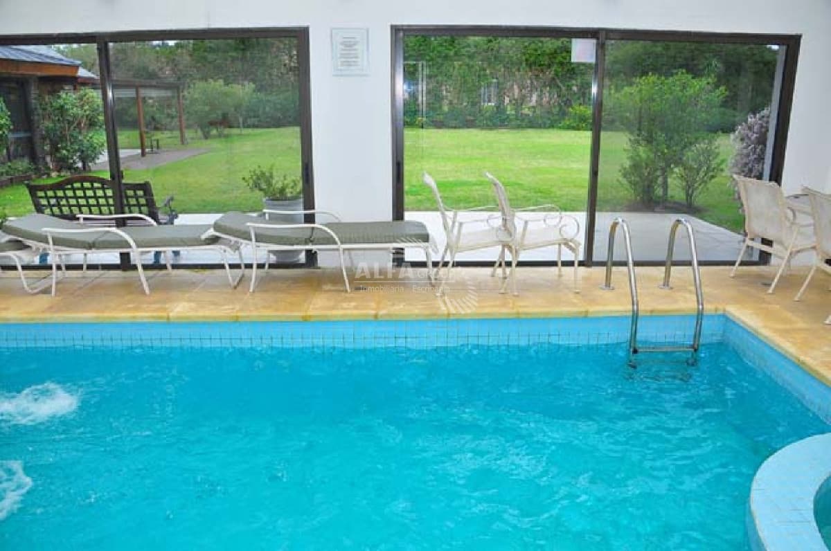 Casa en alquiler y venta en playa Mansa, Ounta del Este