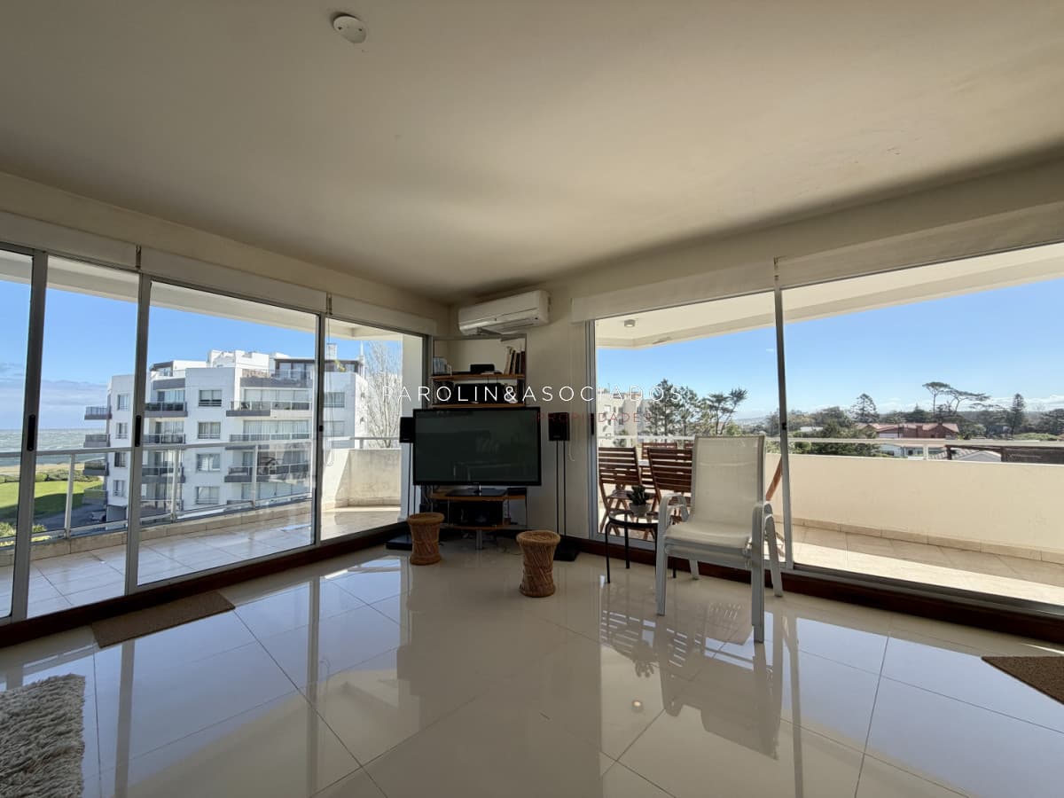 Departamento en Venta de 3 Dormitorios, Pinares Punta del Este.