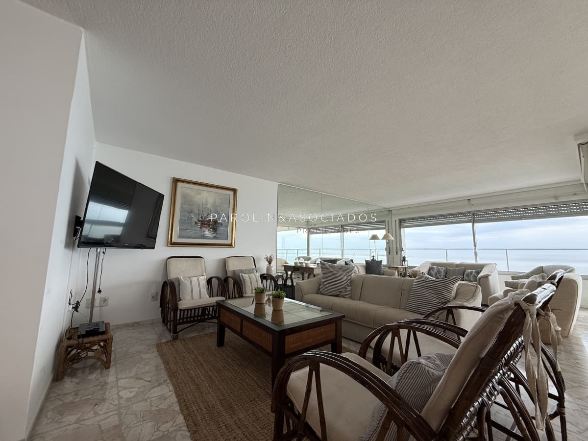 Apartamento en playa mansa frente al mar