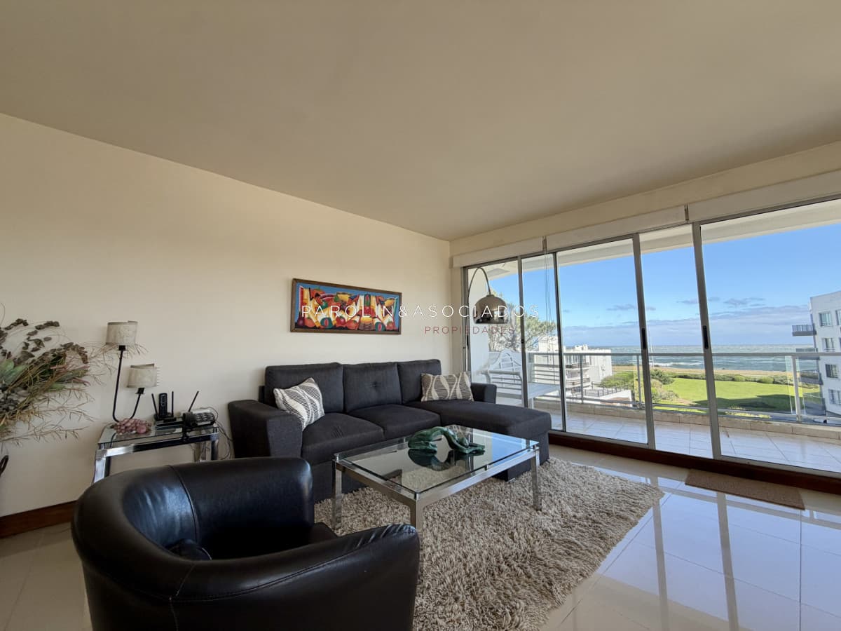 Departamento en Venta de 3 Dormitorios, Pinares Punta del Este.