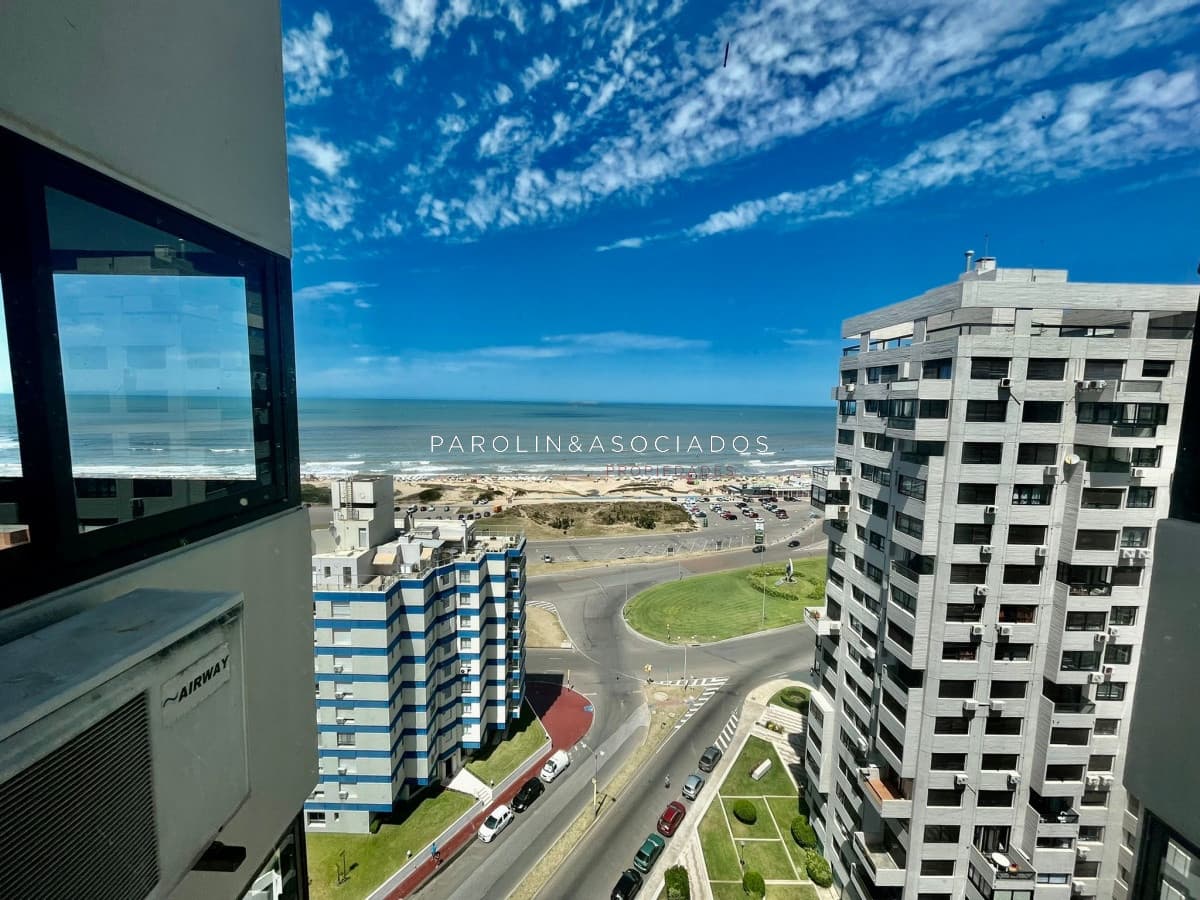 Departamento en Venta de 3 dormitorios en Playa Brava, Punta del Este