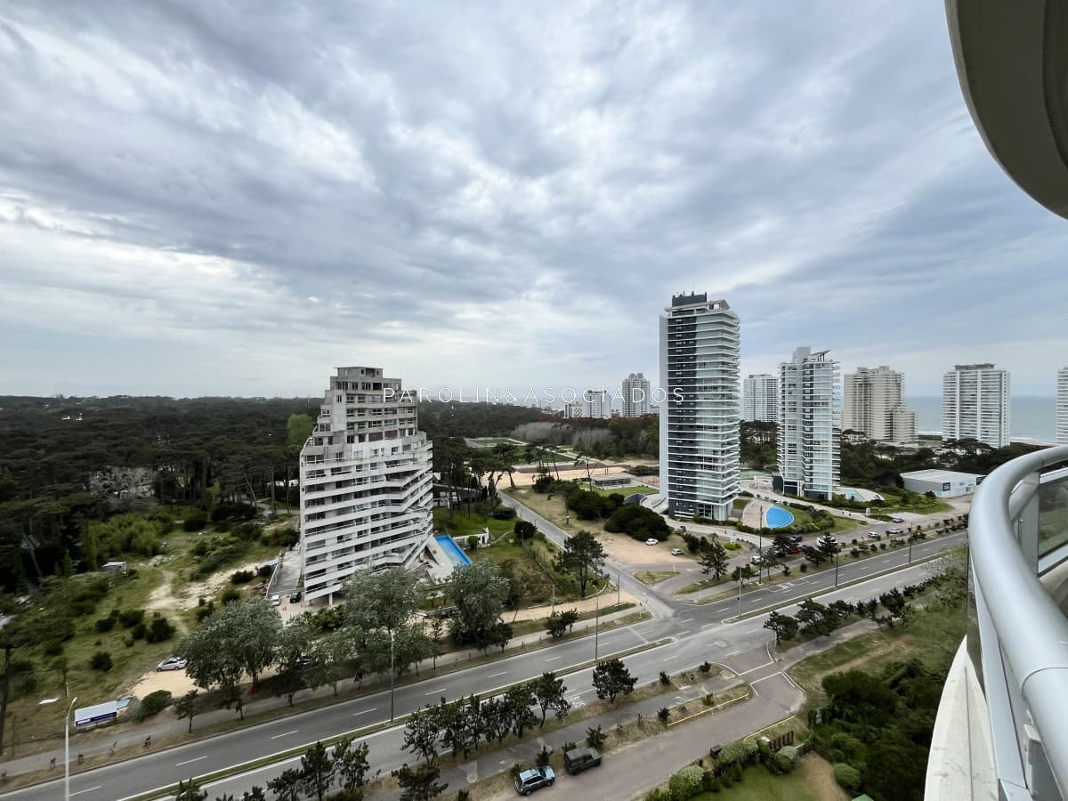 Piso alto 2 dormitorios con 1 baño en ocean drive, Punta del Este