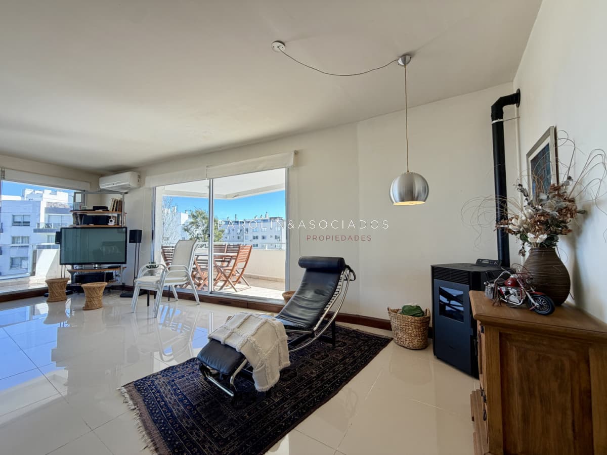 Departamento en Venta de 3 Dormitorios, Pinares Punta del Este.