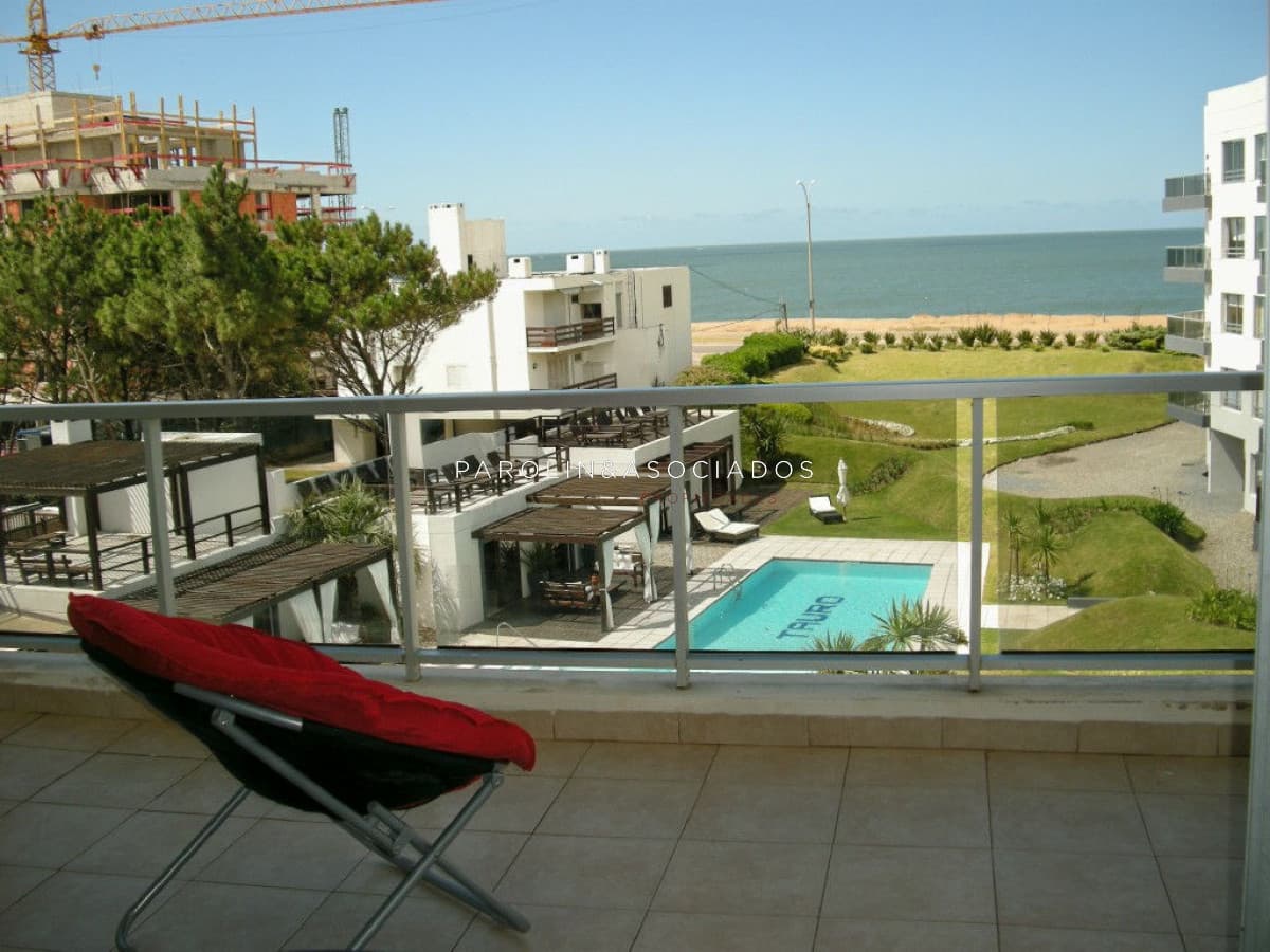 Departamento en Venta de 3 Dormitorios, Pinares Punta del Este.